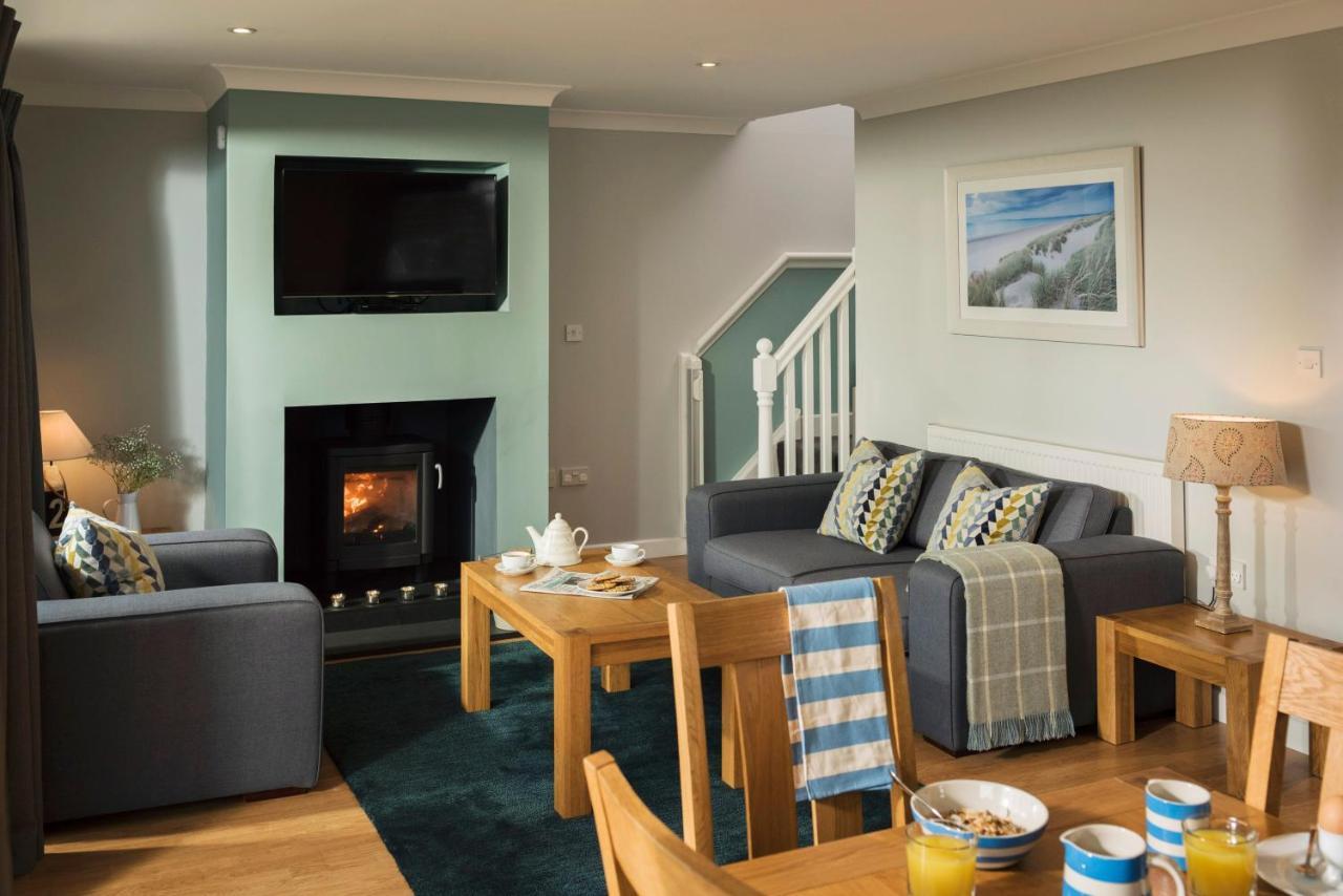 Kingfisher Hot Tub & Log Burner House On Premium Lakeside With Resort Facilities St Columb Major Exterior photo