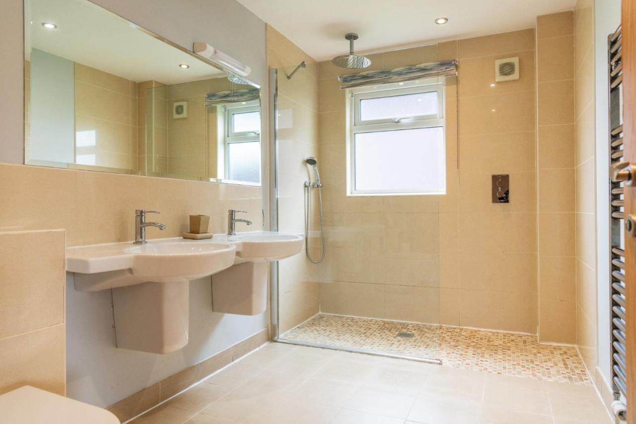 Kingfisher Hot Tub & Log Burner House On Premium Lakeside With Resort Facilities St Columb Major Exterior photo